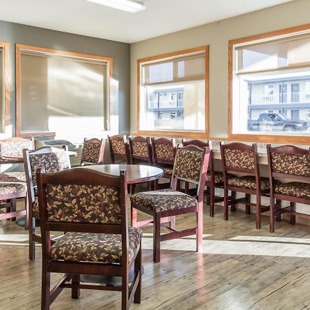 Empire Inn & Suites Penhold Luaran gambar