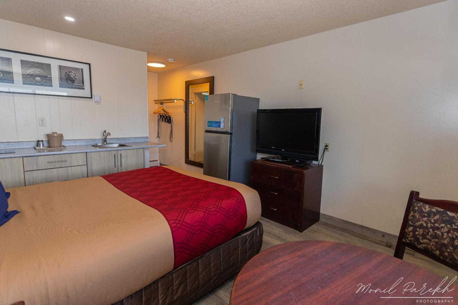Empire Inn & Suites Penhold Luaran gambar