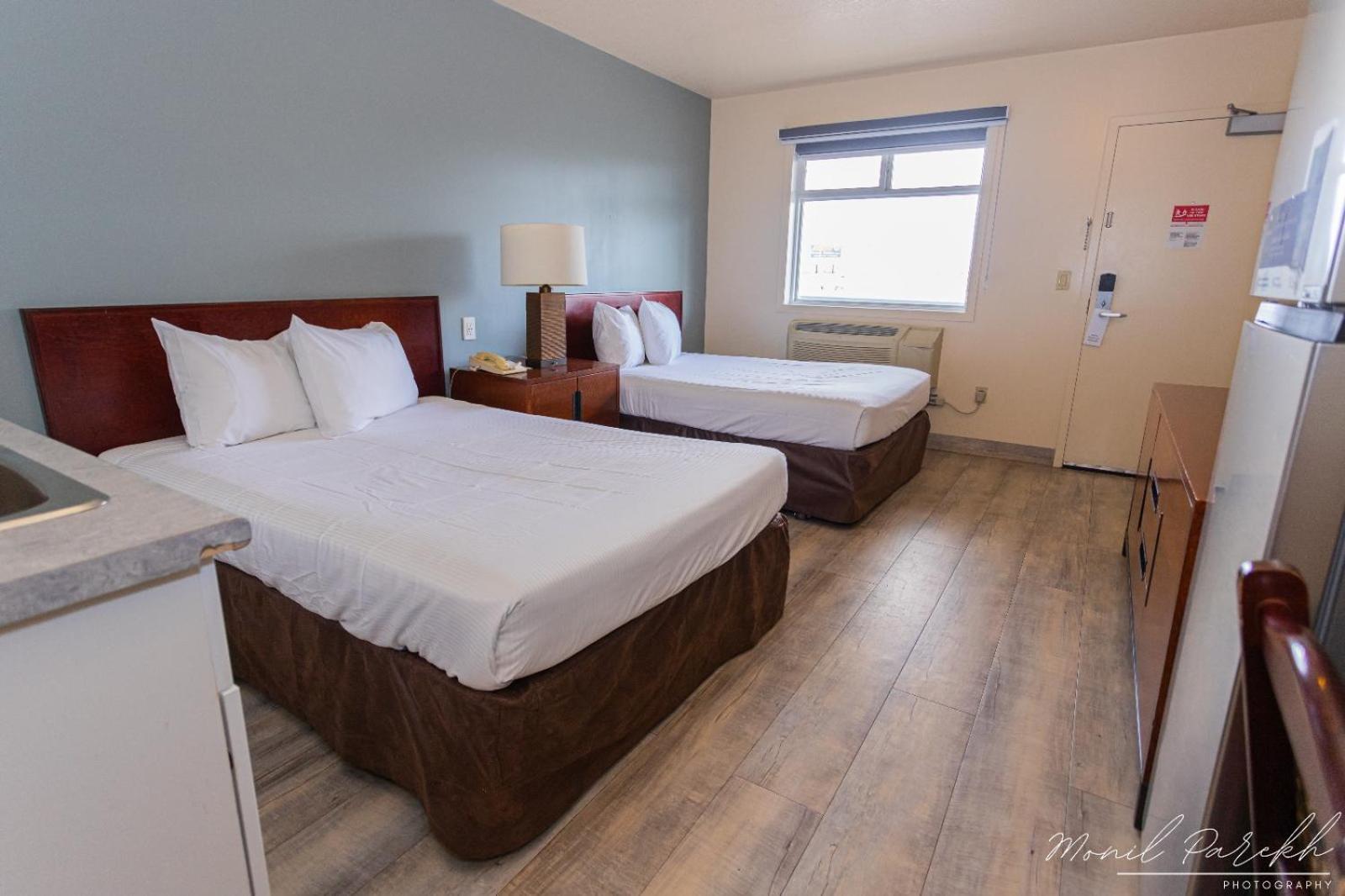 Empire Inn & Suites Penhold Luaran gambar