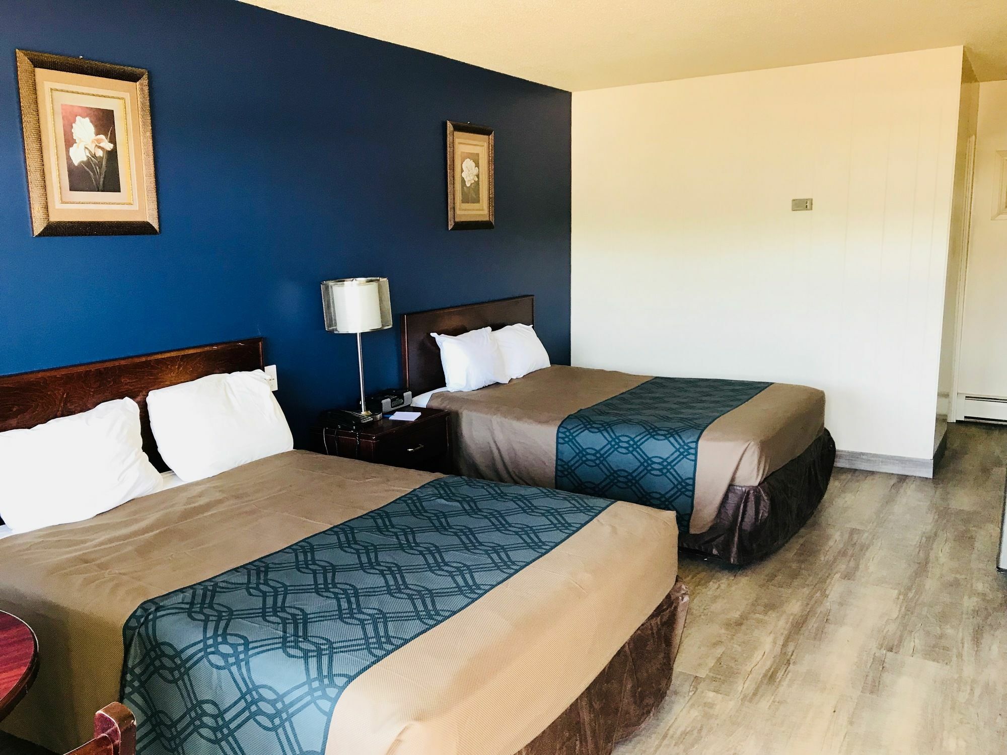Empire Inn & Suites Penhold Luaran gambar