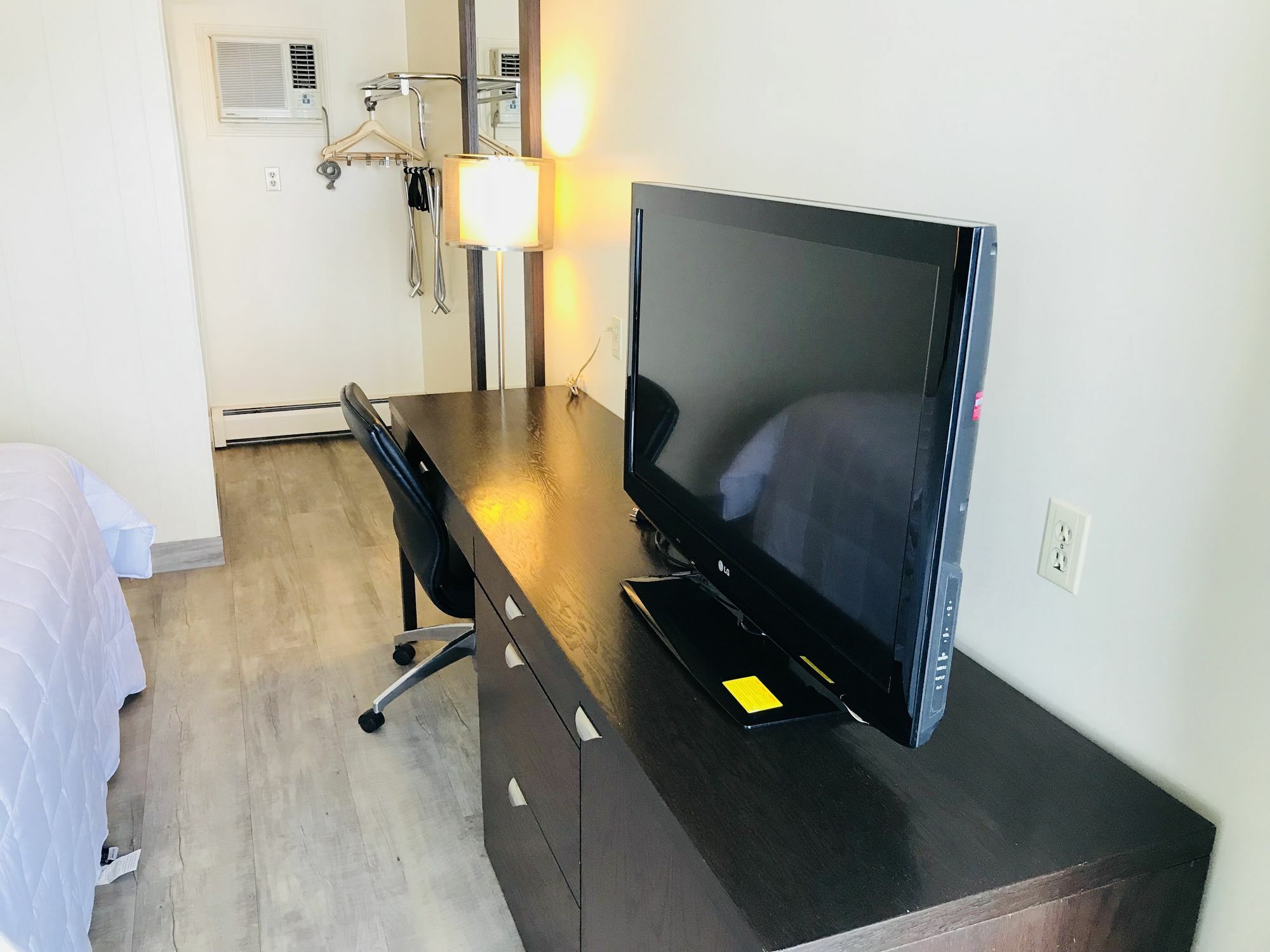 Empire Inn & Suites Penhold Luaran gambar