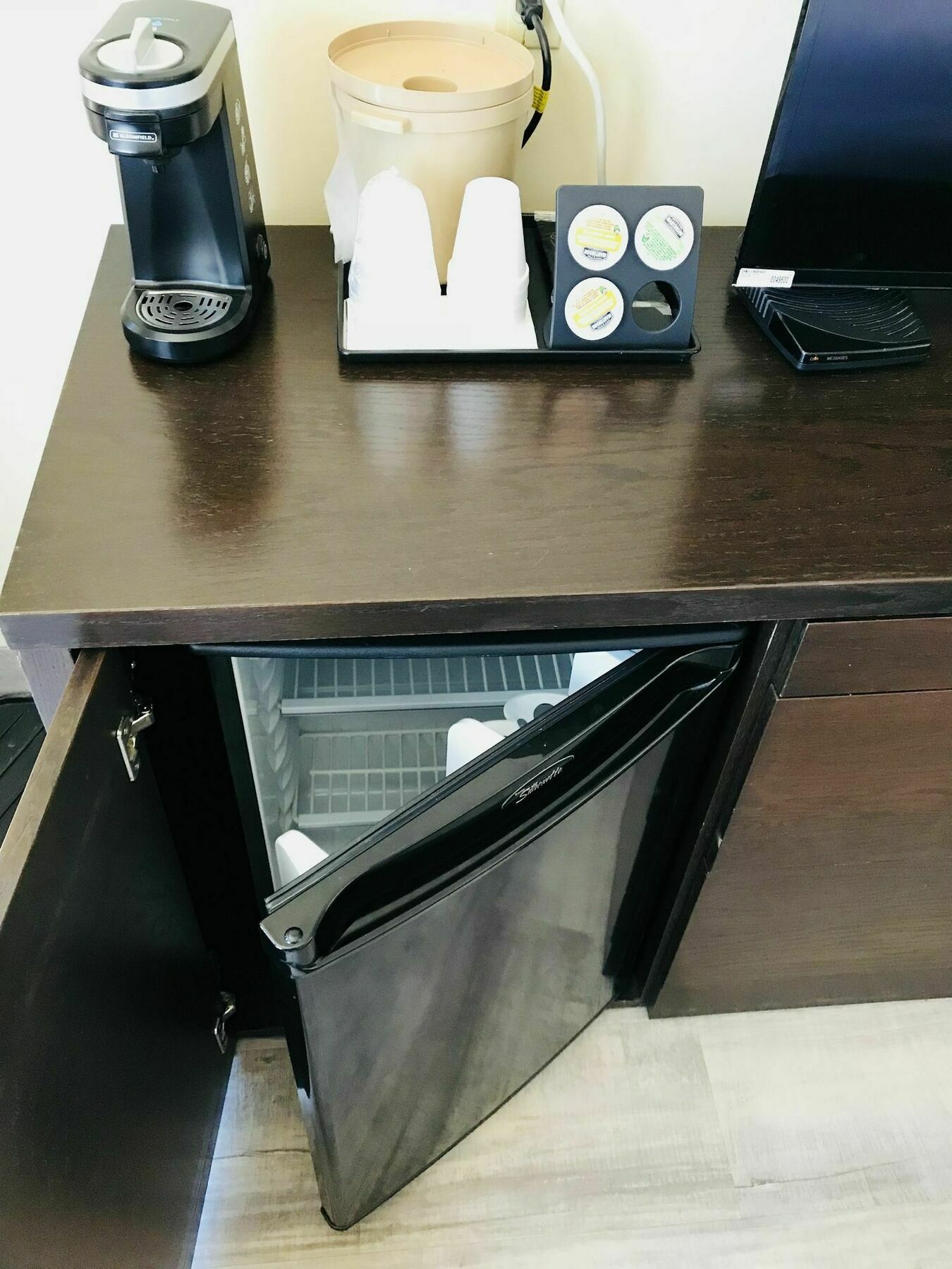 Empire Inn & Suites Penhold Luaran gambar