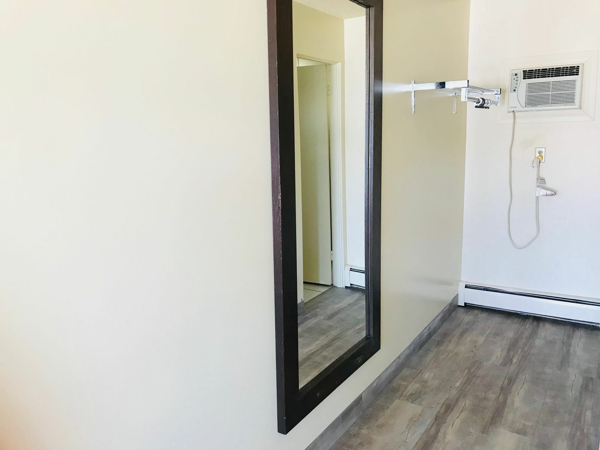 Empire Inn & Suites Penhold Luaran gambar