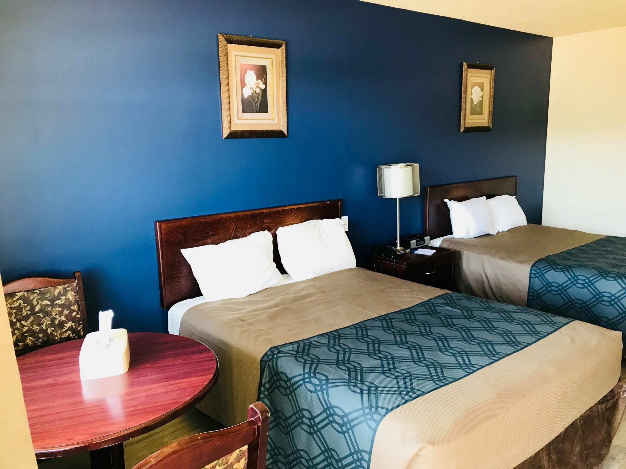 Empire Inn & Suites Penhold Luaran gambar