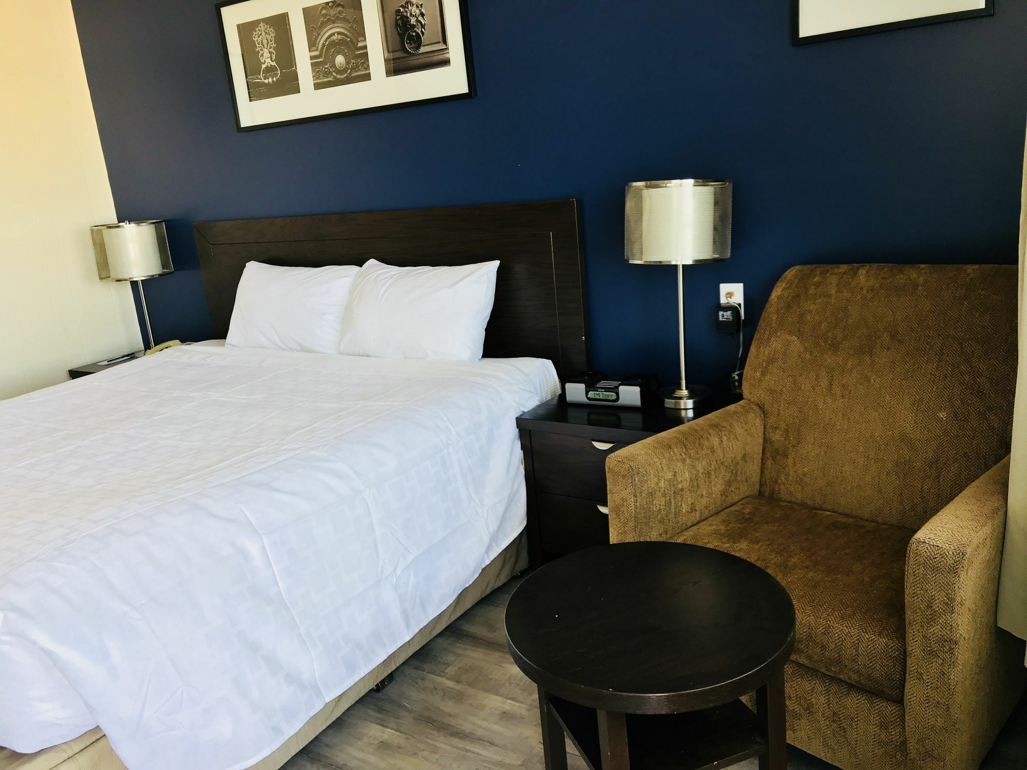 Empire Inn & Suites Penhold Luaran gambar