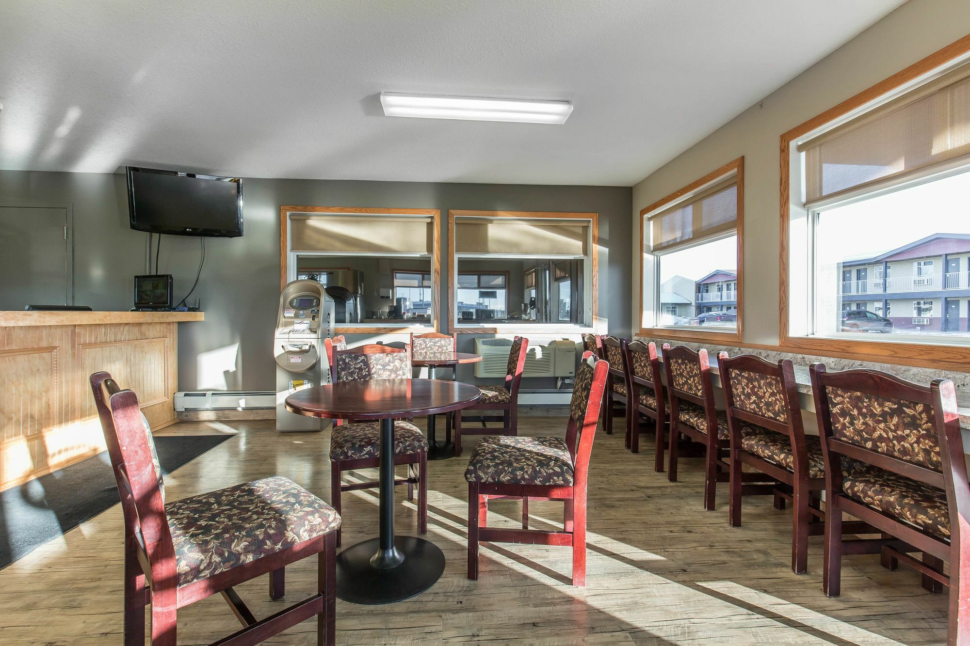 Empire Inn & Suites Penhold Luaran gambar