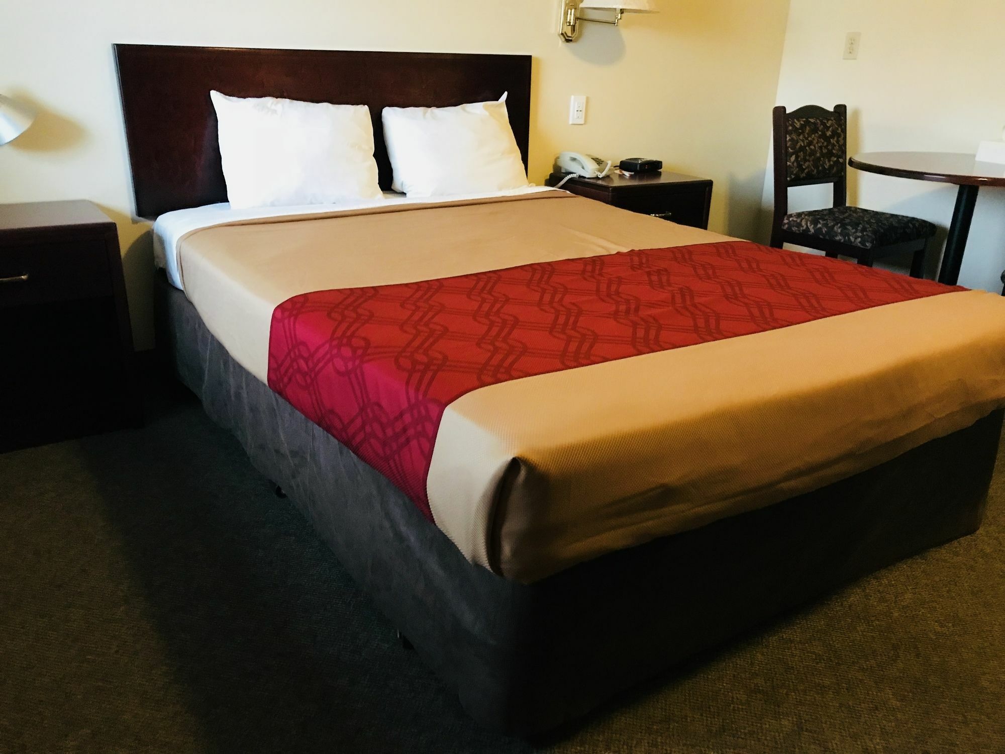 Empire Inn & Suites Penhold Luaran gambar