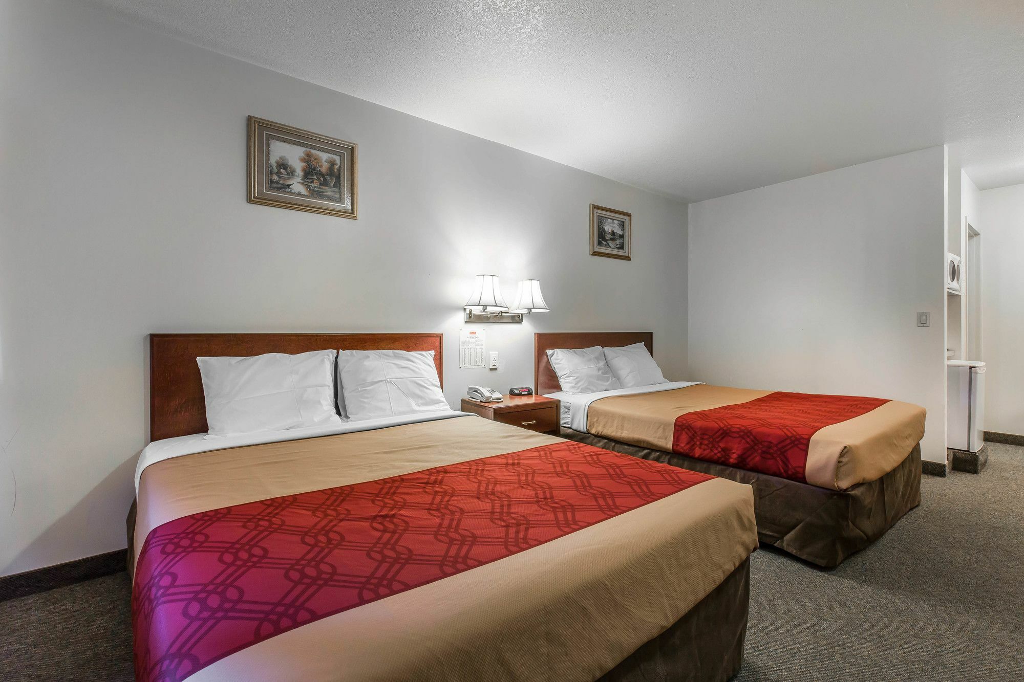 Empire Inn & Suites Penhold Luaran gambar